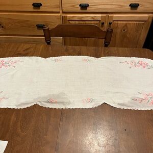 Vintage Cream and Pink Table Linens for Elegant Dining